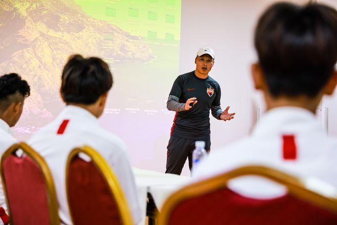 比肩梅罗的中国球员,比肩梅西的中国球员