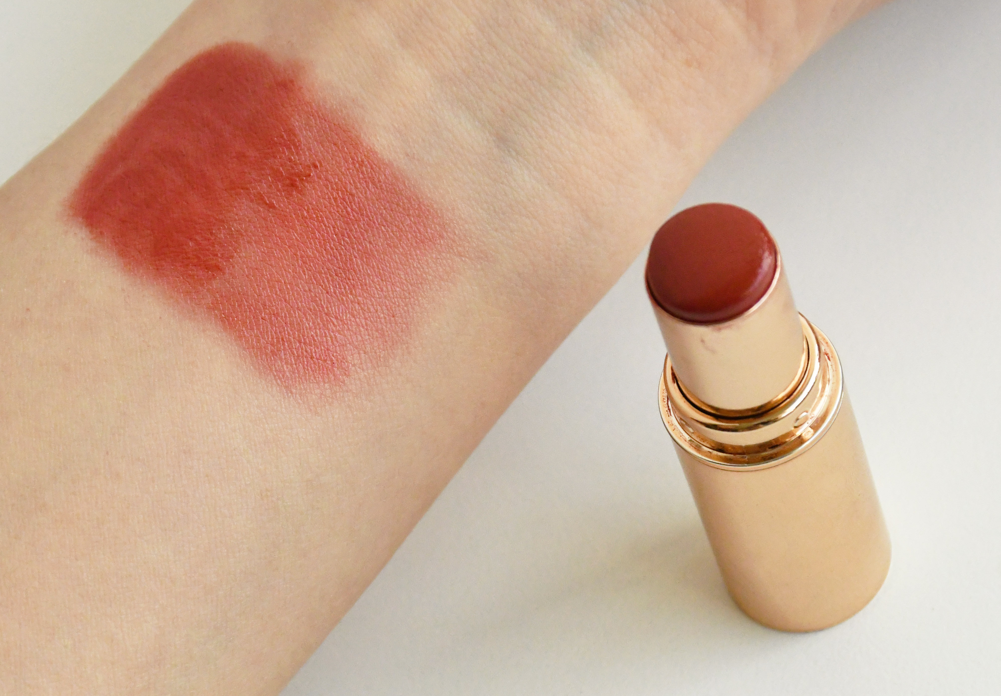 平价花西子口红试色测评,好用的平价口红测评遮唇色