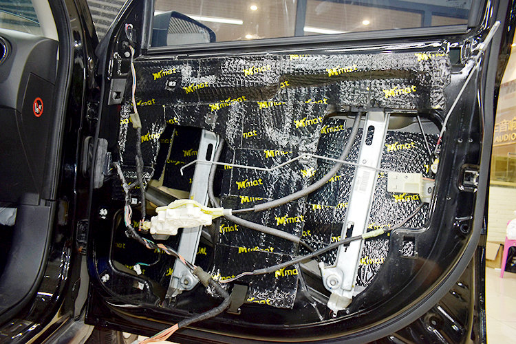 佛山首指-大能汽车隔音,吉普汽车隔音改装大能、大麦隔音除异味