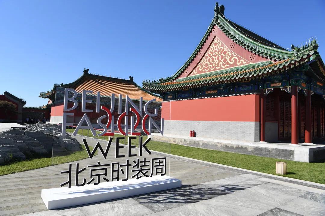 北京时装周闪耀暖暖大屏,2018北京时装周传承京剧之美