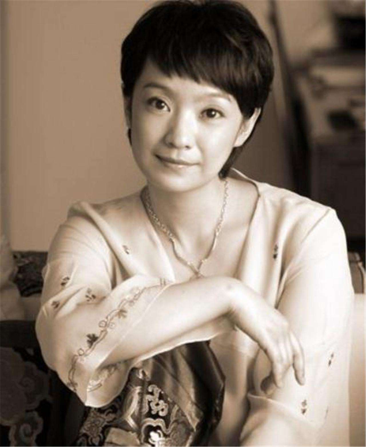 张嘉译近照曝出,张嘉译个人资料简介和履历