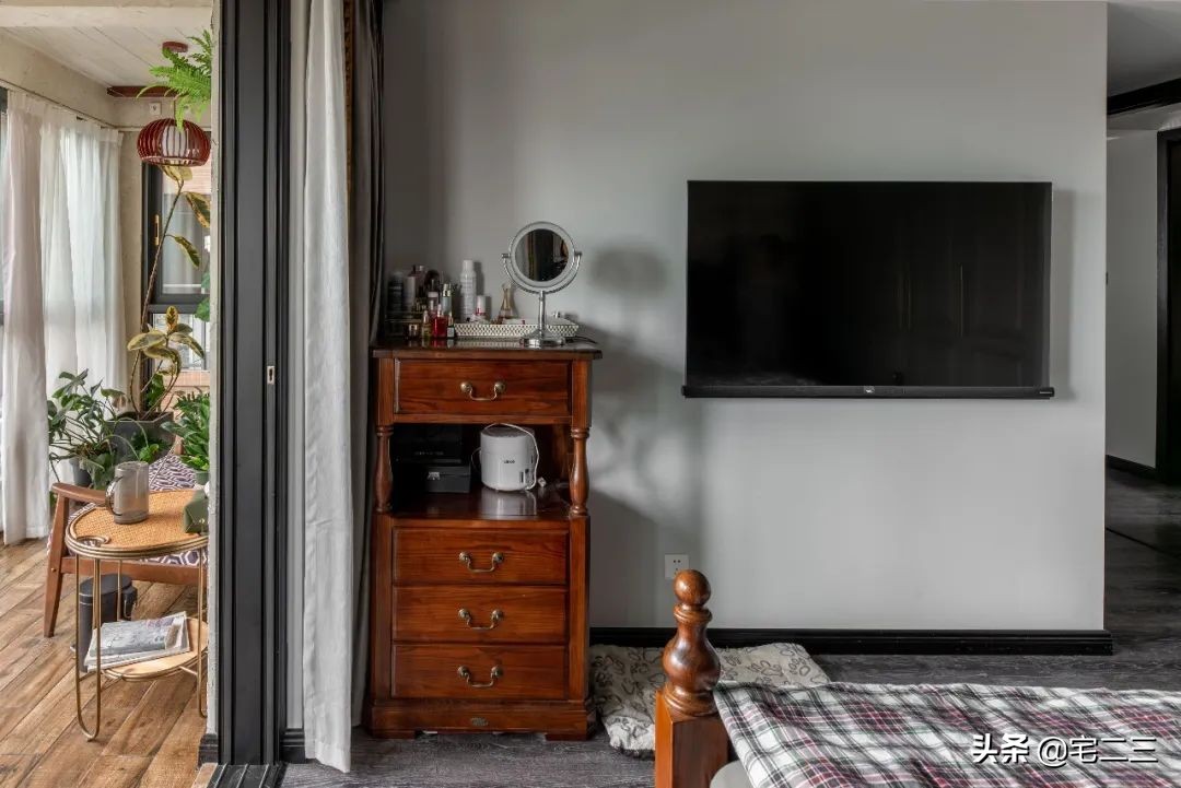 嗜好旧物的90后,用柔软的心构建家中岁月感