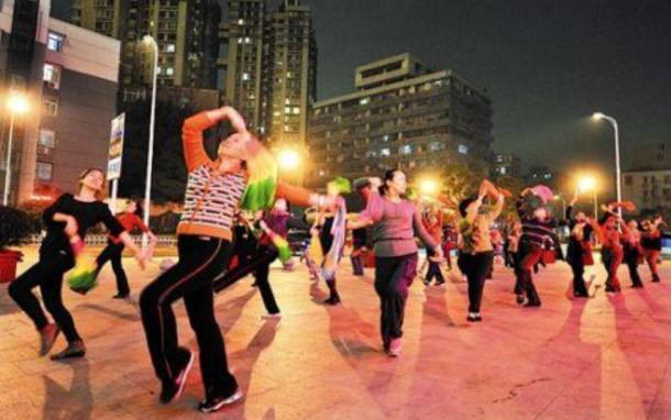 老年人跳广场舞神器,老人跳广场舞神器