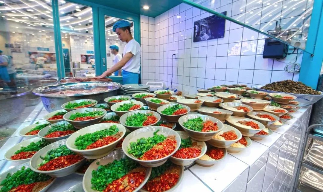 重庆的串串凭着份量实在的资格串味儿在南充开业至今打卡到上瘾!