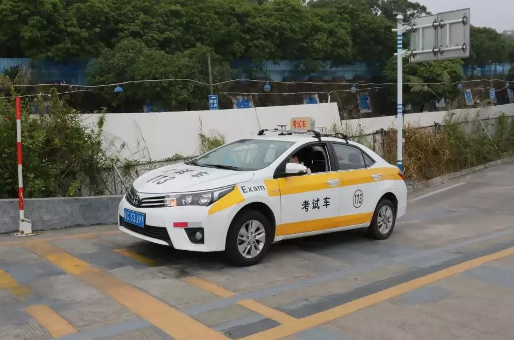广州大学生驾照考了3年！有效期前1天考科目三，不过全作废！