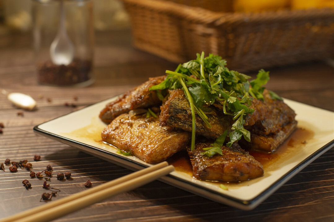 带鱼和带鱼段哪个便宜,大带鱼和小带鱼哪个贵