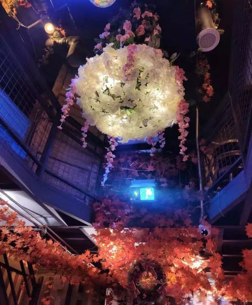 长春这家音乐串吧大块肉按斤称,崂山一元一瓶,青岛喝一箱送一箱