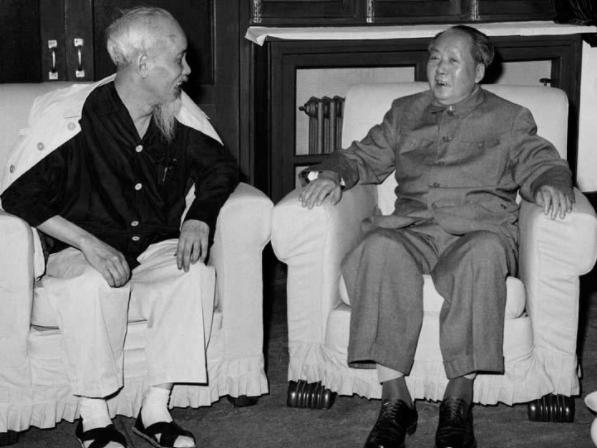 胡志明上门求援，毛主席：你来自越南，我在湖南，咱们一家子