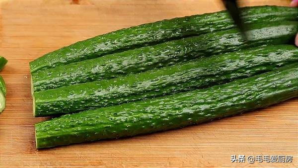 为什么饭店的拌黄瓜那么好吃?原来做法这么简单,学会过年露一手