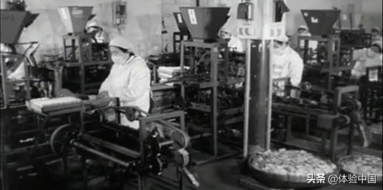 神剧《大宅门》,讲述了北京同仁堂的故事,也预言了当今的流行词