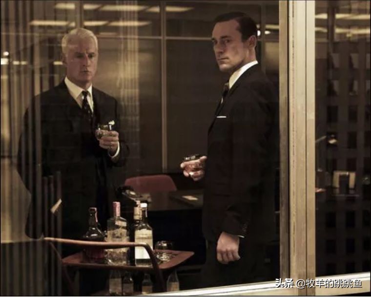 他是战场逃兵、广告业大拿、18个女人的情人、市长夫人的前夫