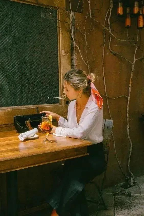 丝巾的100种系法,90x90方形丝巾的系法慢动作视频