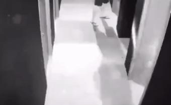 胆小警告密室逃脱,密室逃脱npc被玩家吓到