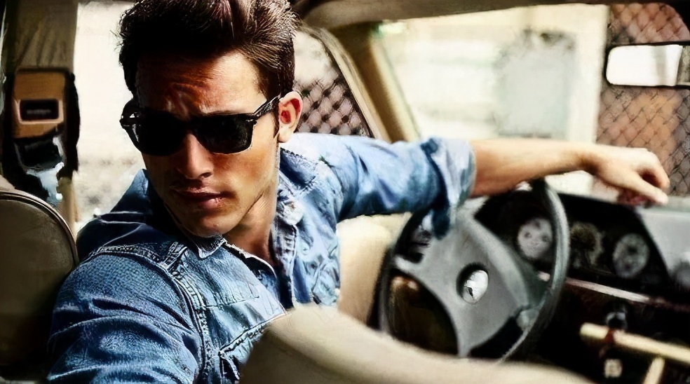 倒车不能回头,硬扭出现疼痛,当心是肩胛提肌出了问题