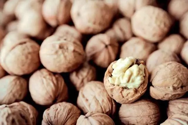 黄龙文玩核桃,黄龙核桃甲天下