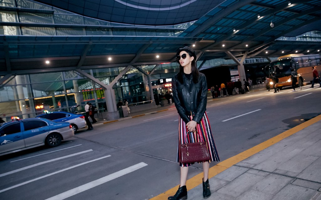 杨幂娜扎吴谨言撞衫 (吴谨言tory burch上衣)