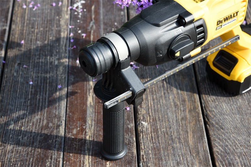 释放自我，轻巧随行-得伟DCH133无刷充电电锤入手使用体验