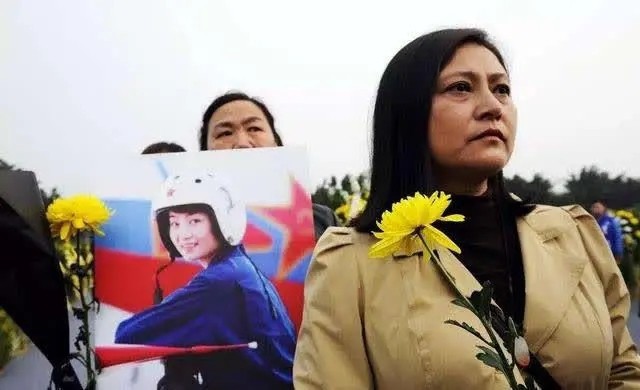 余旭墓碑,空军女英烈余旭视频