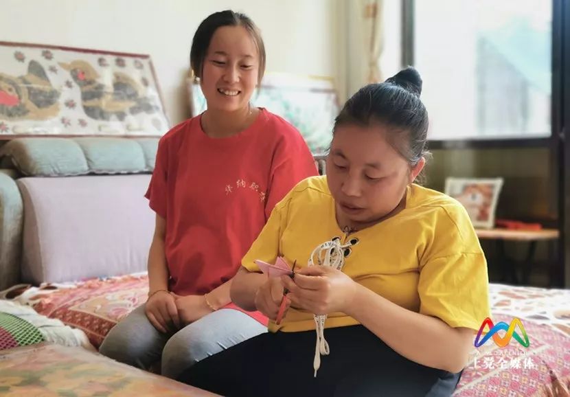 变废为宝!上*党**区王彩琴用一把剪刀化平凡为艺术