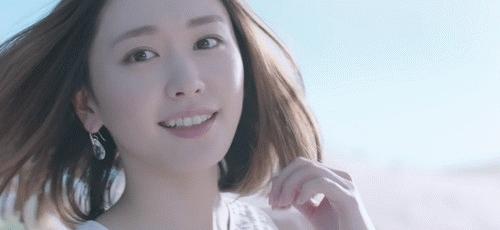 缺一颗上牙在边上镶活牙行吗,单颗牙缺失一个月不补可以吗