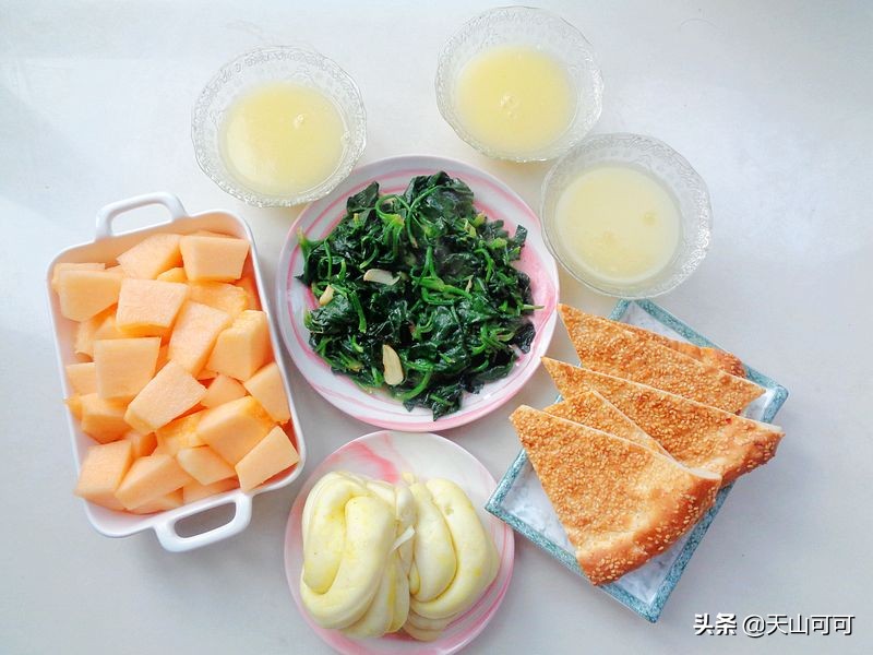 东北五花肉炖鱼豆腐的家常做法,午餐鱼炖豆腐汤好吃极了