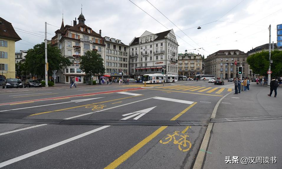 瑞士冷知识11则:不务正业的苹果、上厕所最不方便的国家