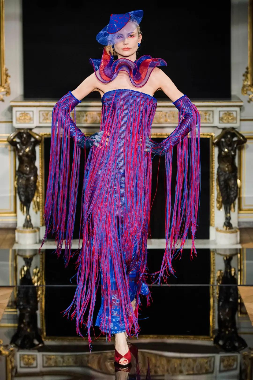 女明星红毯造型少不了它？网友：论优雅，还得是Armani的设计