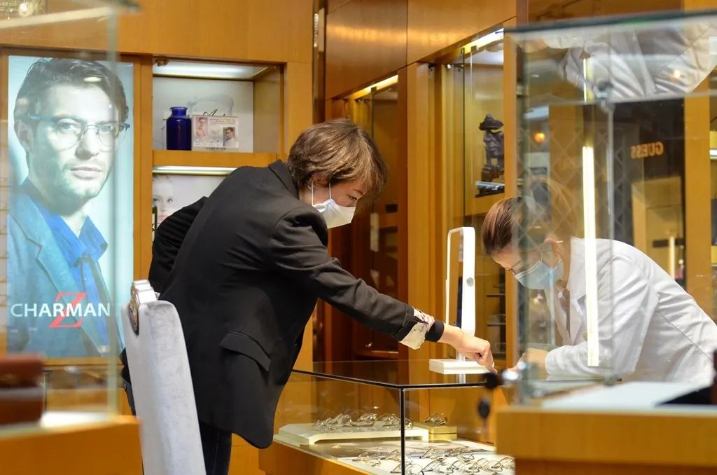 「仲恺她无限」27年只做一件事!她带领雷诺眼镜从仲恺走向全国