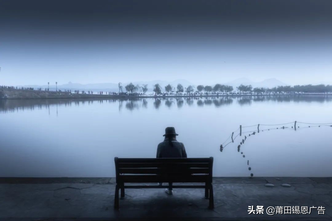 水深波浪静,人贵声音低