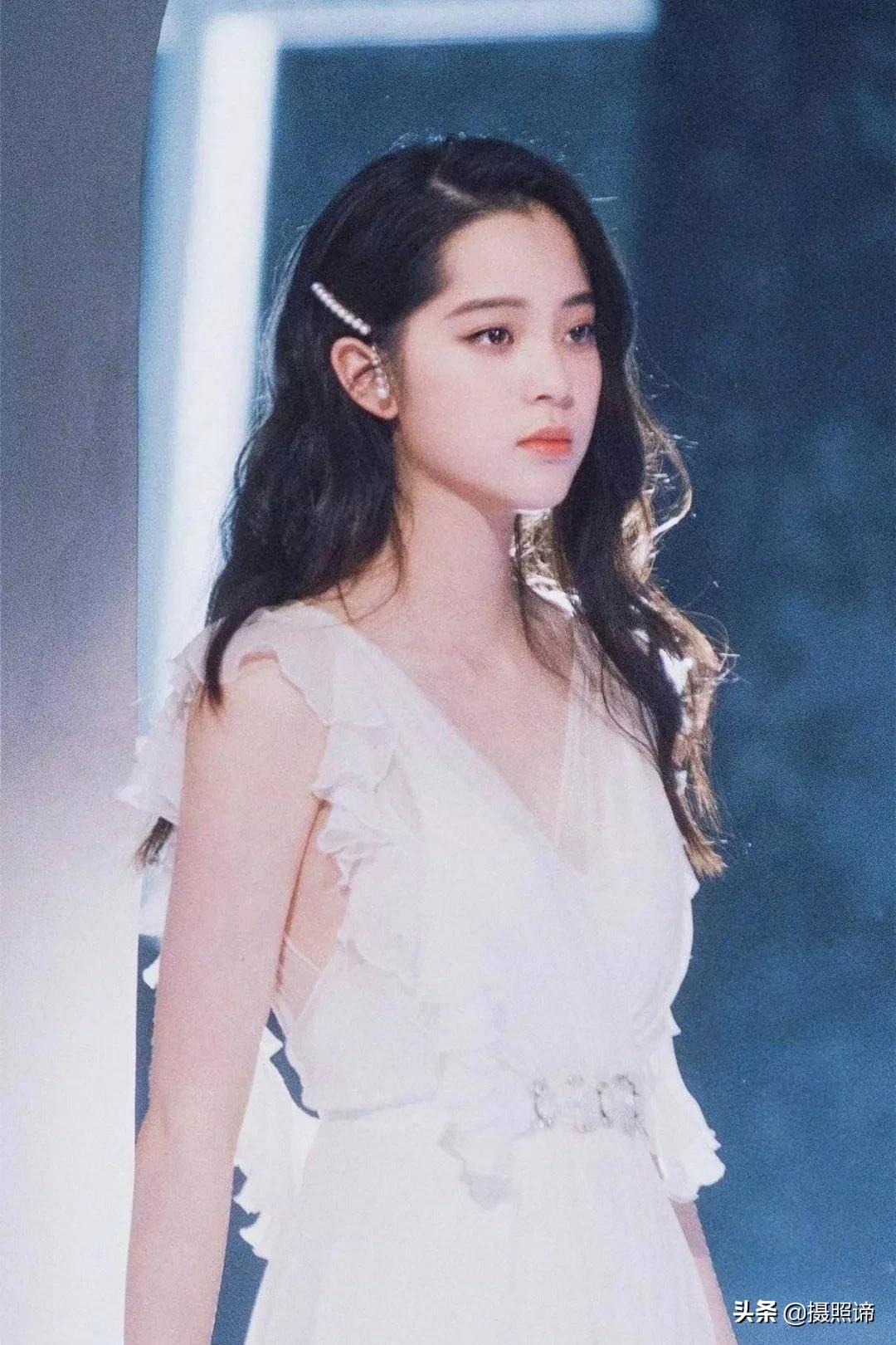 侧脸拍照好看的秘诀,侧脸不好看拍照技巧与角度