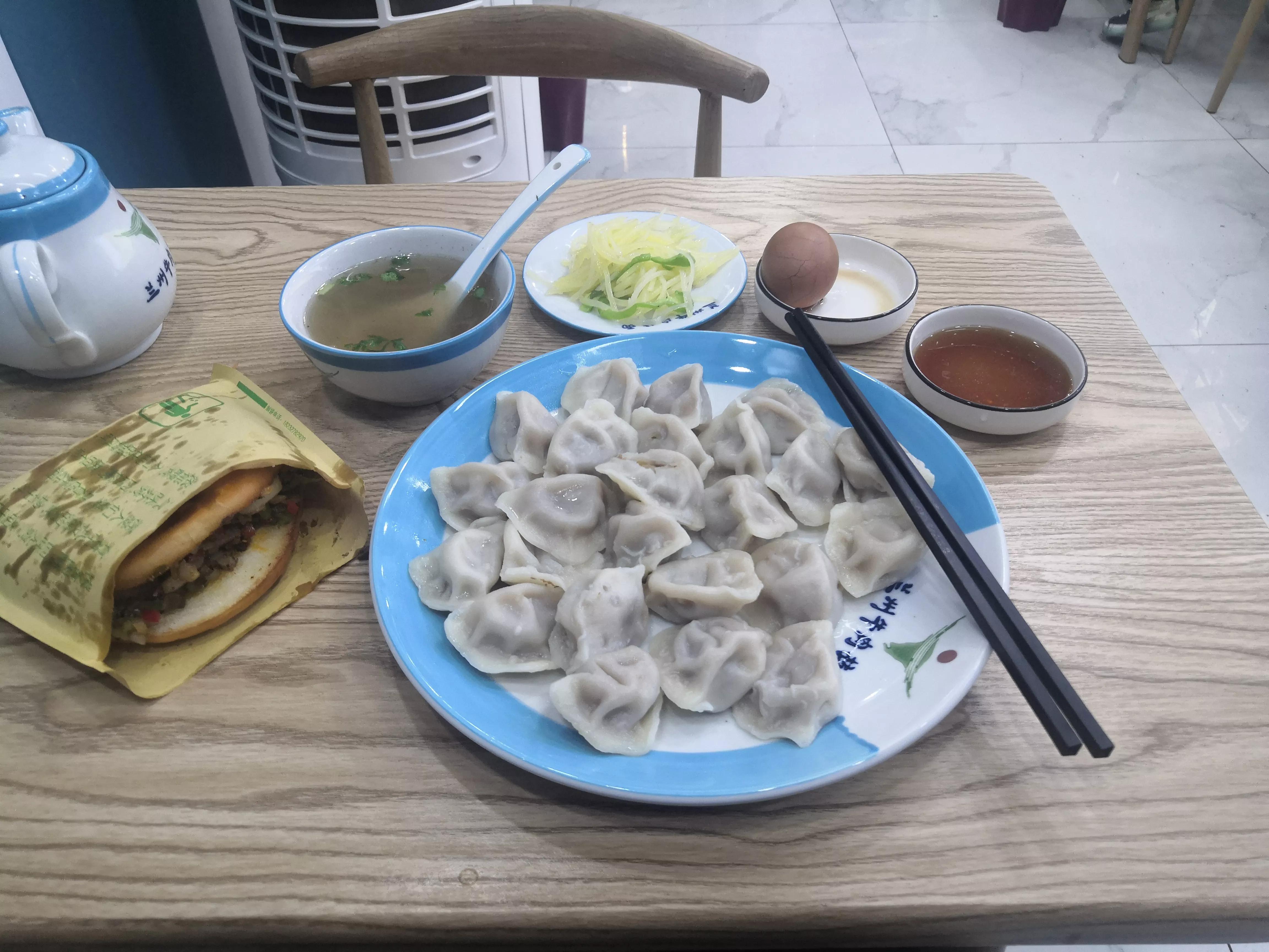 白桦树冬日雪景,赞美冬至的白桦林