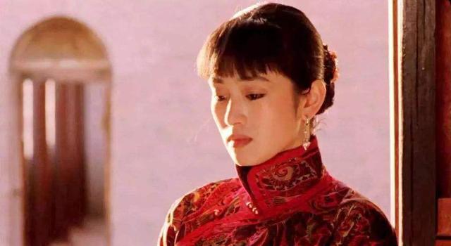 这本书因内容露骨成“*书禁**”，盗版书狂卖2000万册，获得文学大奖