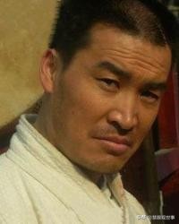 《侯海洋基层风云》中的赵海为什么很色？