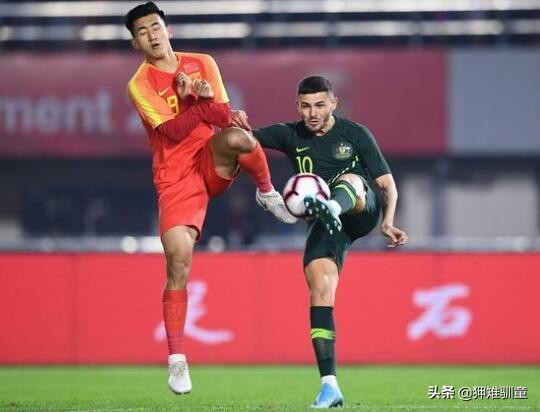 老中青国家队接连犯低级的传接球失误，是技术问题还是心理问题