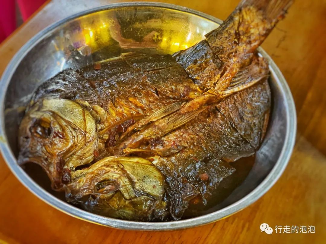 「岳阳攻略」被誉为“湖南夜宵扛把子”的烧烤城，还是小龙虾基地