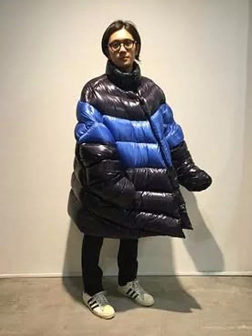 冬季奶黄色羽绒服穿搭,潮人怎样穿衣服