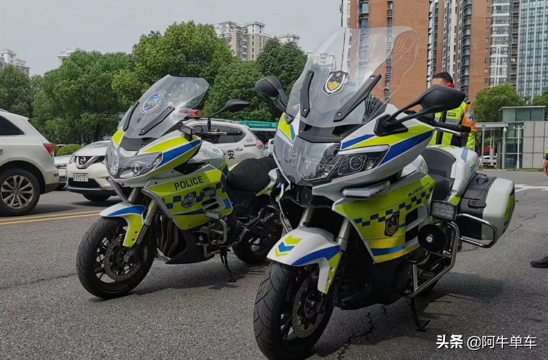 贝纳利1200巡航版vs国宾1250,春风1250trg贝纳利1200哪个更好