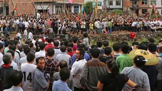 童年中秋夜降亮月,那些舍不得吃的月饼发霉后,还是被我们吃掉了