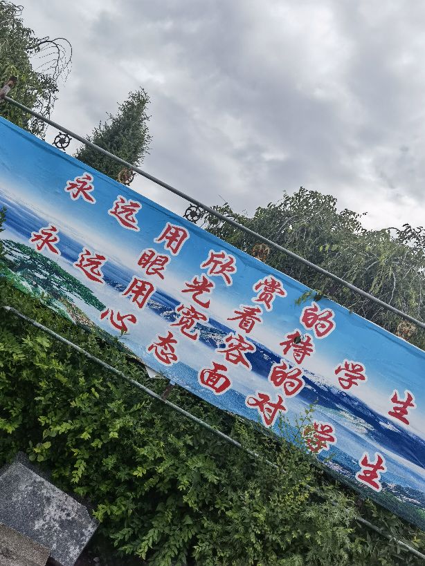 这个小孩有点可爱,这个孩子很可爱英语