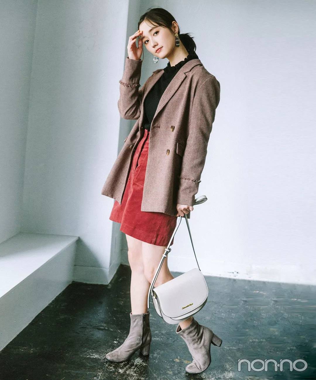 秋冬小香风外套和牛仔半裙穿搭,格子秋冬半裙搭配什么上衣好看