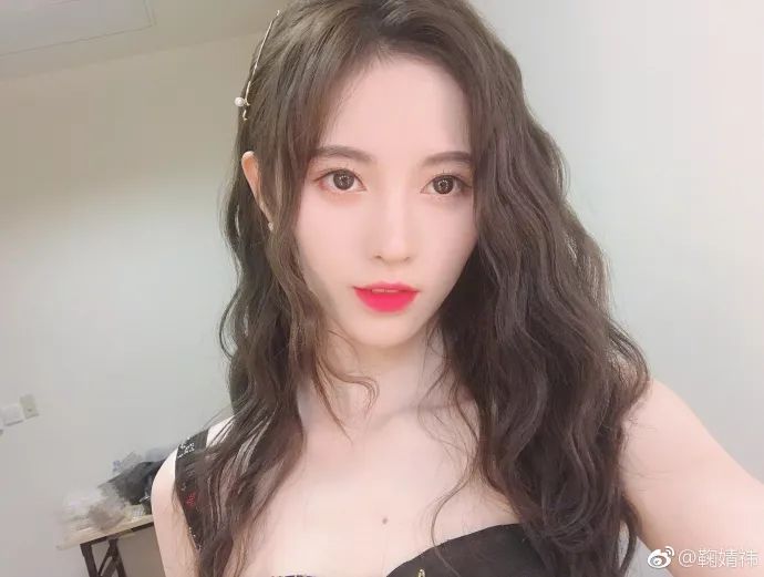 鞠婧祎李艺彤honey舞台,鞠婧祎港风复古妆容