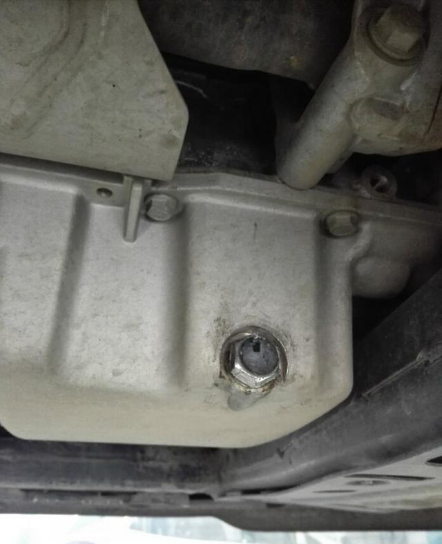 保养师傅普遍把机油加多吗,抽机油和放机油对比哪个更好