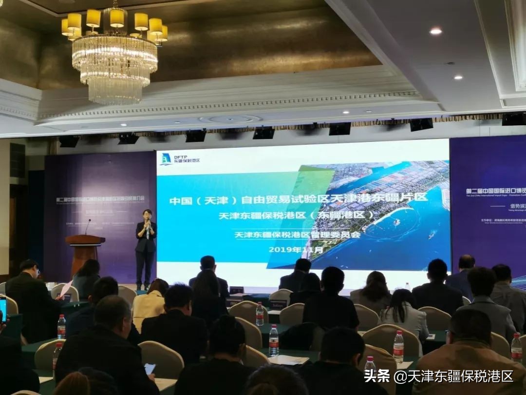 进博会四叶草领花,进博会收获购物袋