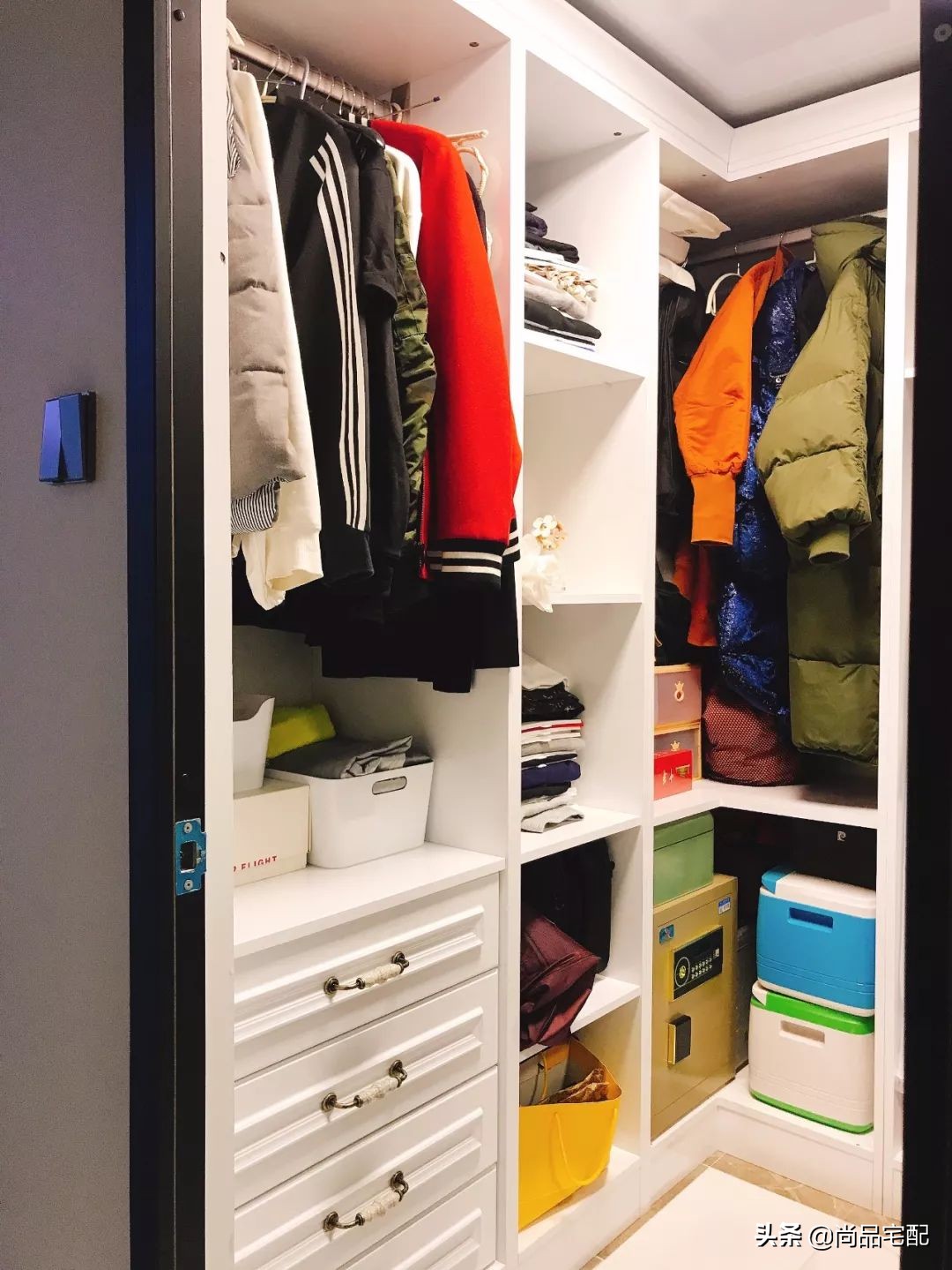 三房两厅新房轻奢风格效果图,小户型轻奢风装修90平米三房