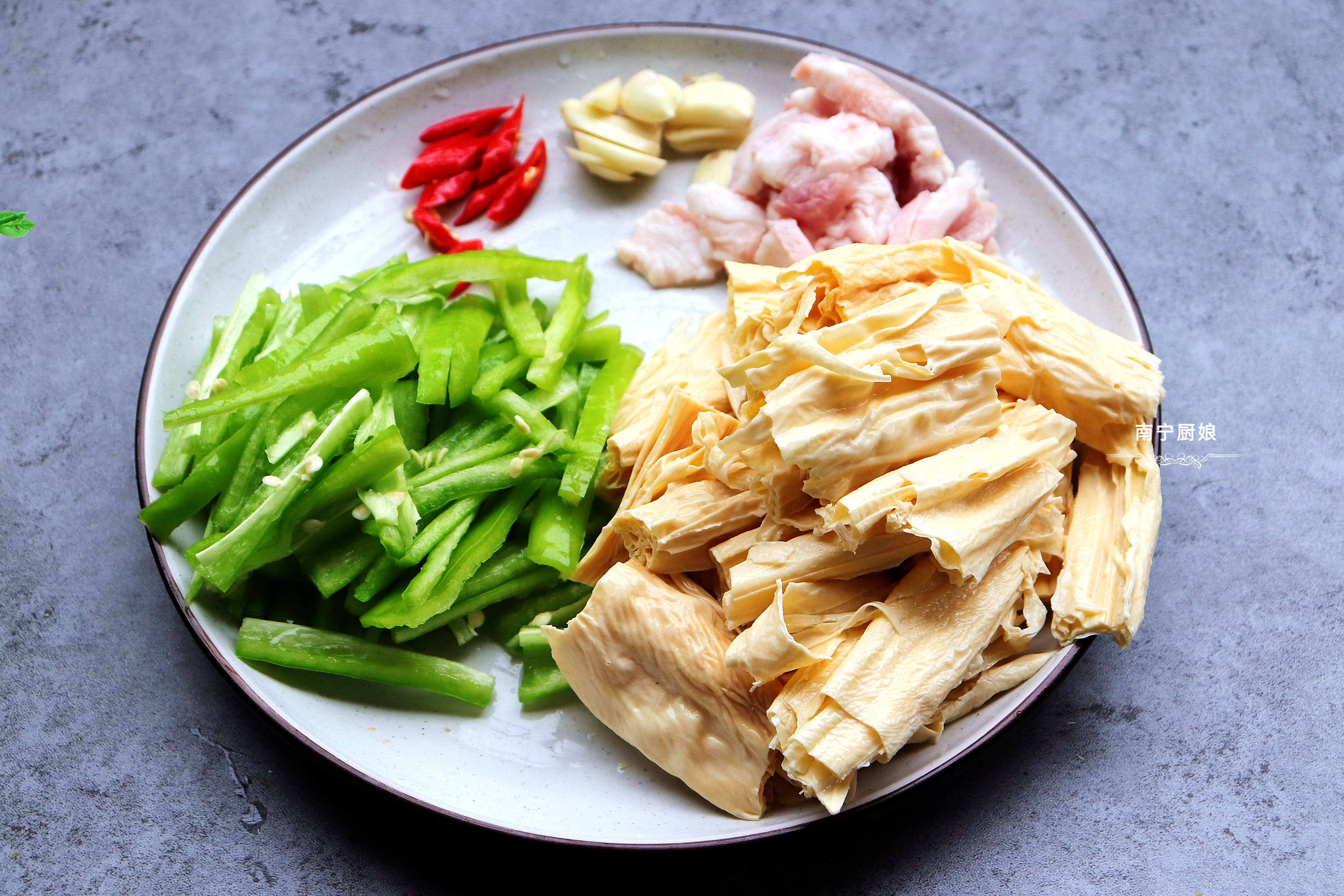 泡发好的腐竹凉拌要焯水吗,泡发腐竹有妙招