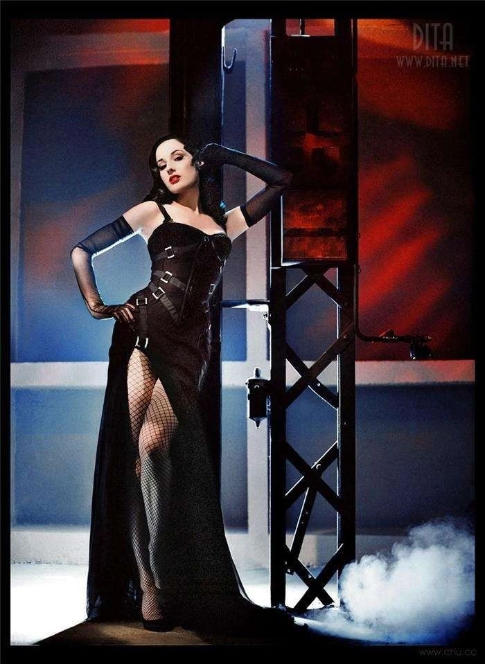 她把脱衣舞跳成艺术被称为世界首席脱衣舞娘,她就是性感的最高级