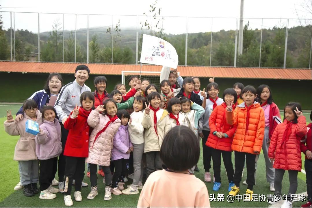 中国足协女足进校园系列公益活动走进云南宣威
