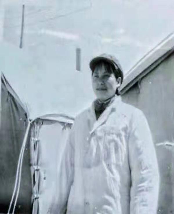 在*藏西**,我们的第三*战野**医院,我们的芳华……