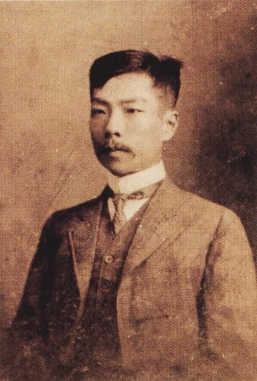 鲁迅玩伴闰土:57岁病逝后,留下5子,如今后代完成华丽转变