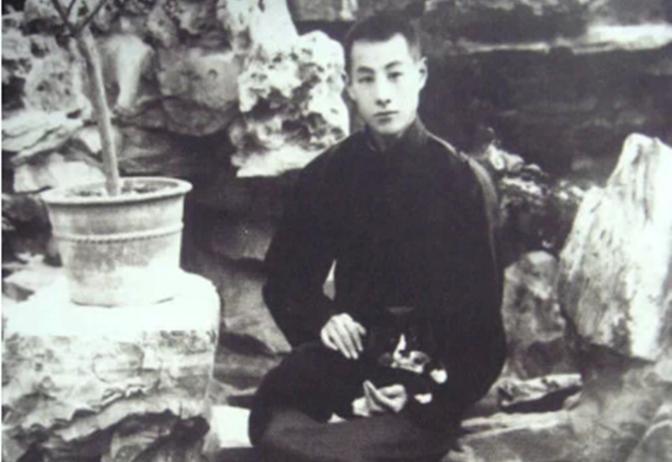 陈毅追悼会上，一副挽联引起毛主席注意，嘱周总理给安排工作